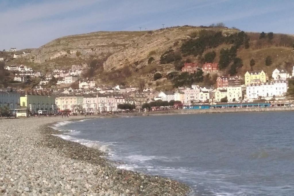 Spacious Cosy Apartment Llandudno Exterior photo